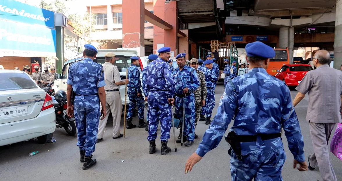 Cierre de mercados en Uttam Nagar tras muerte en enfrentamiento de Holi