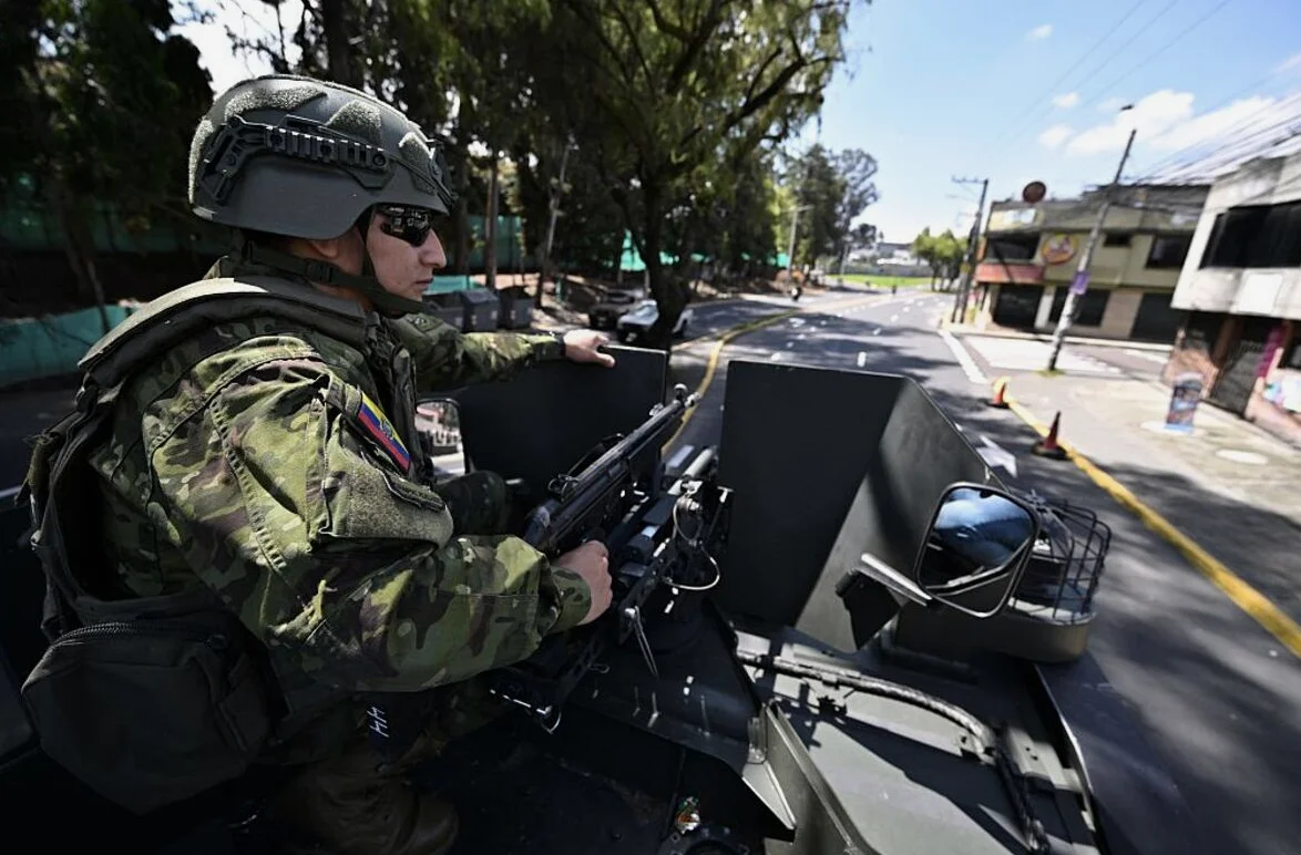 Ecuador bombardea campamento de presunto cartel con apoyo de EE.UU.