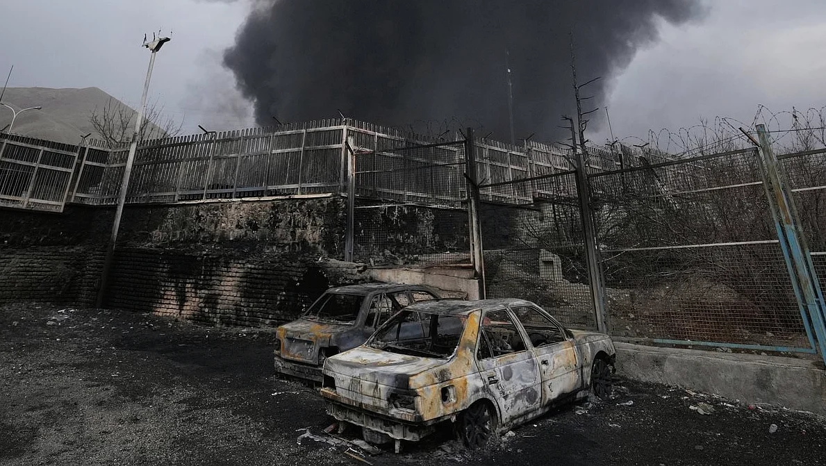 Iran ernannt neuen Obersten Führer inmitten Unruhen in Teheran