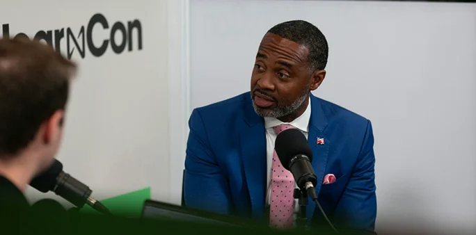 Premier Burt besucht Tech-Konferenz NearCon