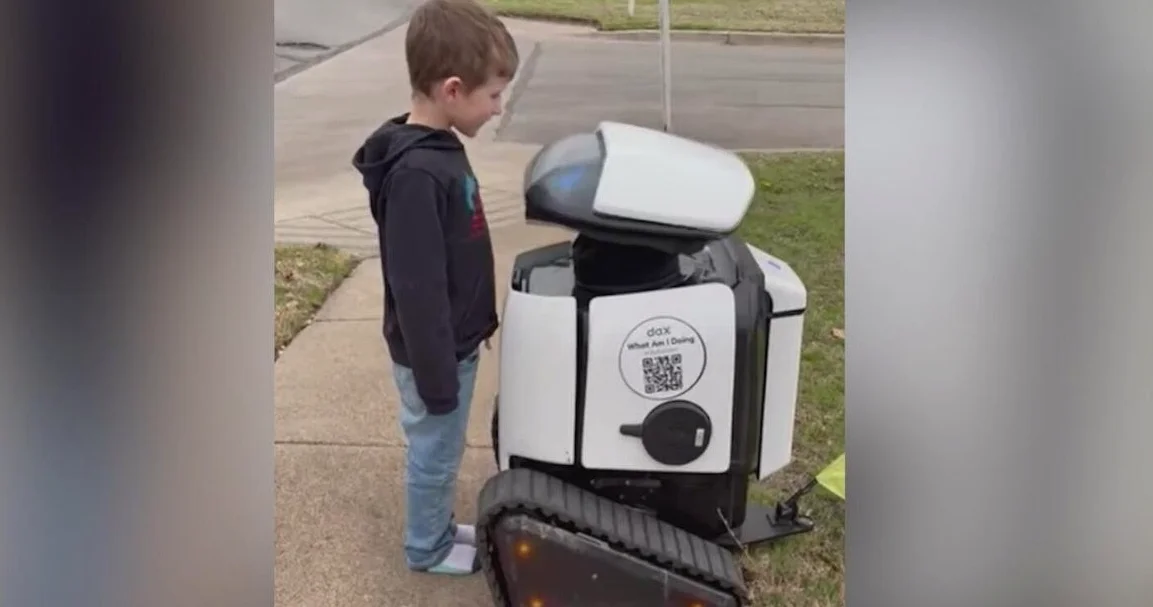 Robots en Burleson mejoran accesibilidad y captan la atención de la comunidad