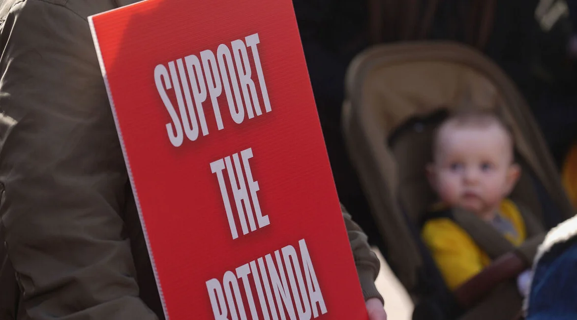 Servicios de maternidad deben estar en la agenda política tras el escándalo del Rotunda, dice diputada