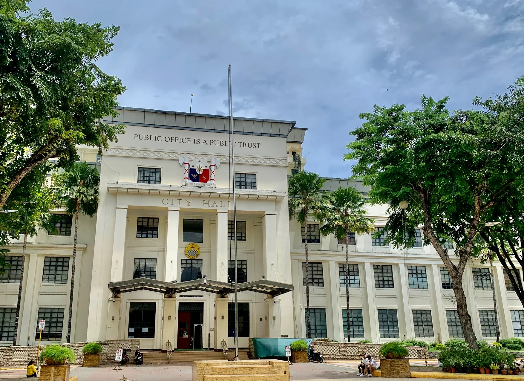 Cebu City Mandates Shutdown of Parked Government Vehicles to Cut Costs