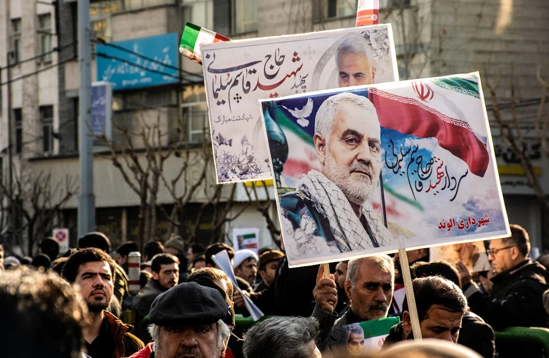 Trump advierte a Irán sobre represalias si interrumpe el flujo de petróleo en el Estrecho de Ormuz