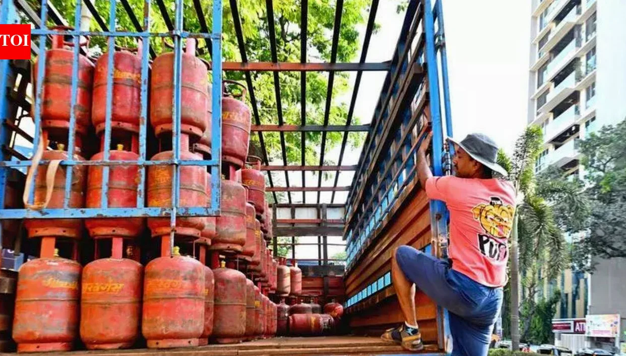 무바이 학교 급식 위기…LPG 부족으로 급식 공급 위협