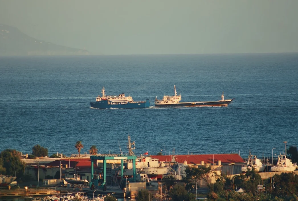 ホルムズ海峡の閉鎖が世界経済に懸念を呼ぶ