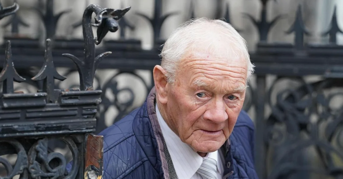 ¿Debería comprar acciones de Microsoft tras su caída del 25% o huir?