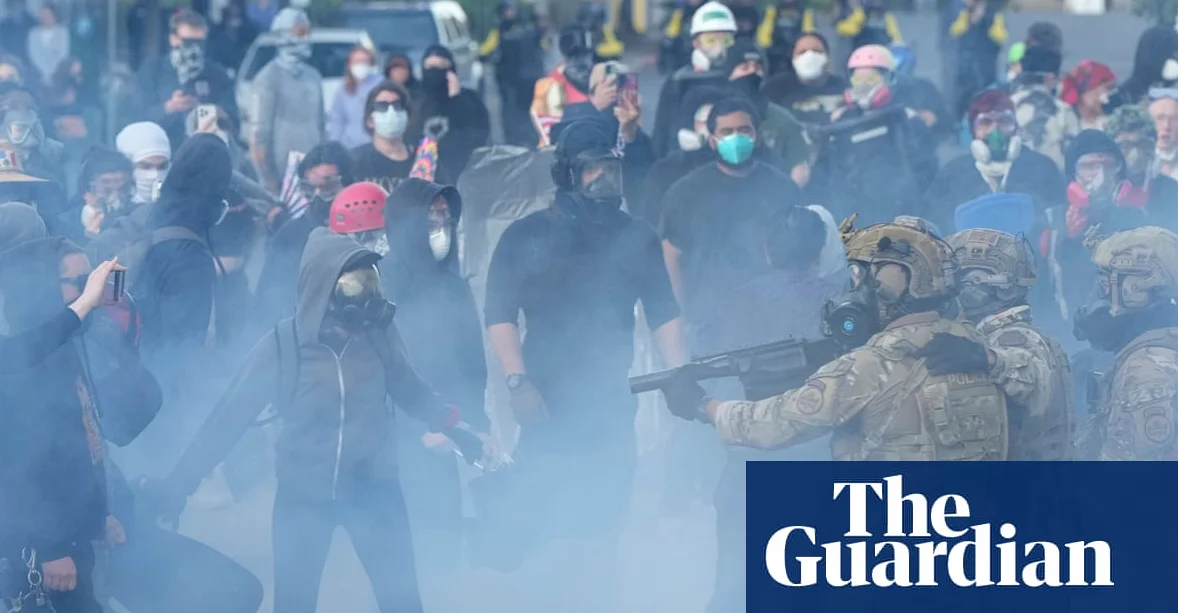 연방법원, 오레곤 주 포틀랜드 이민청 시설에서 시위대에 살스프레이 사용 제한