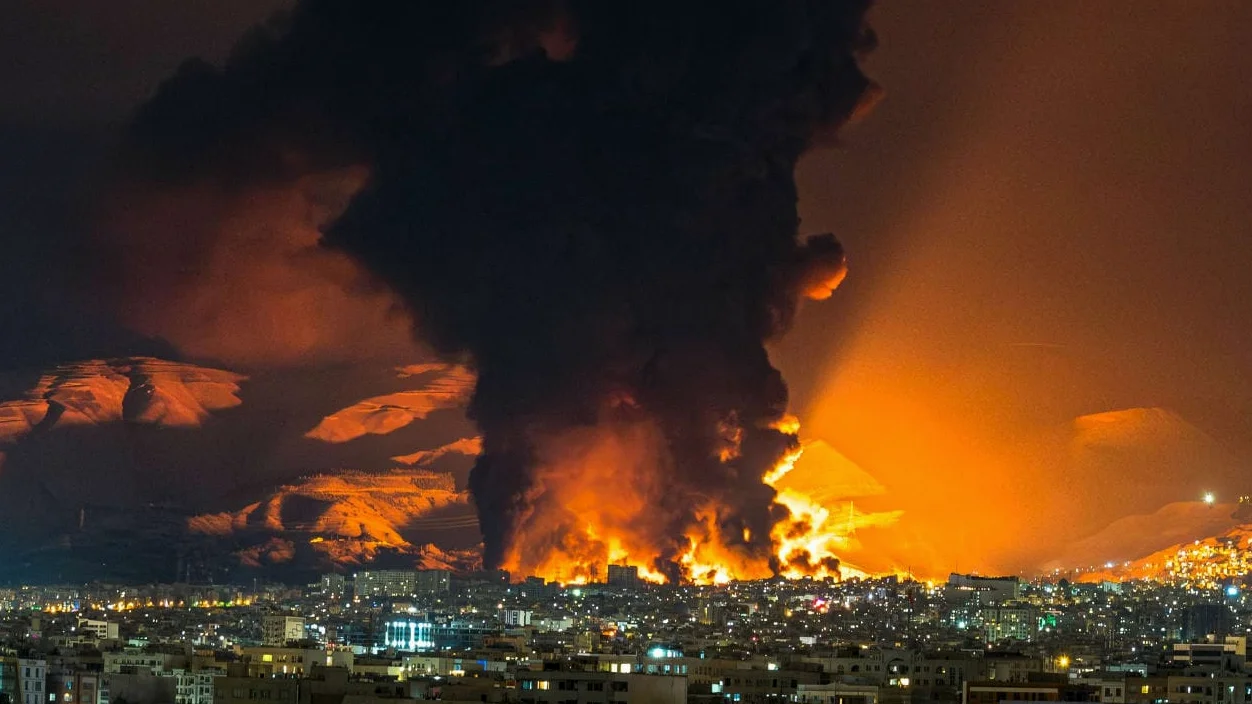 イランの未来を巡る政治的闘い：軍事作戦を超えた展開