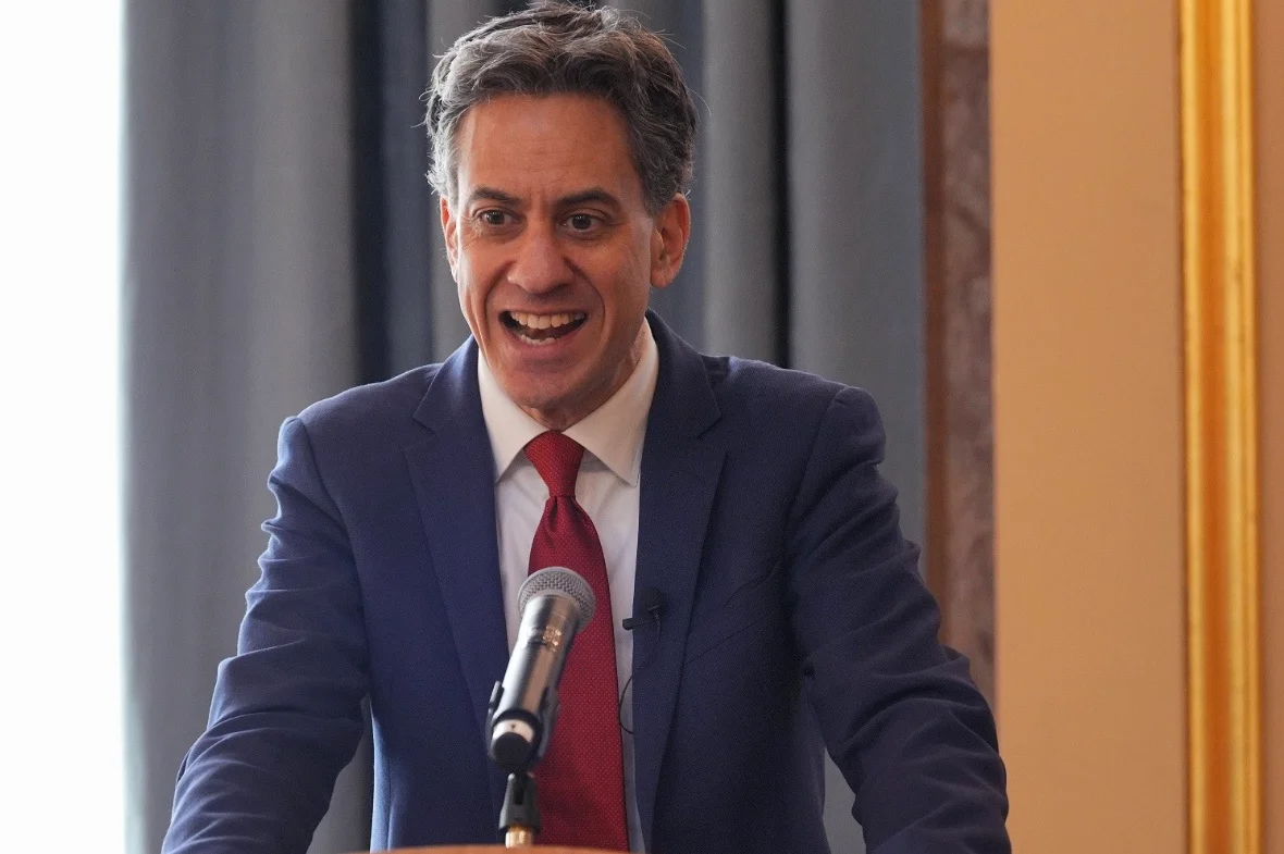 밀리반드, 북해 석유 개발 요구 ‘전적으로 틀림’