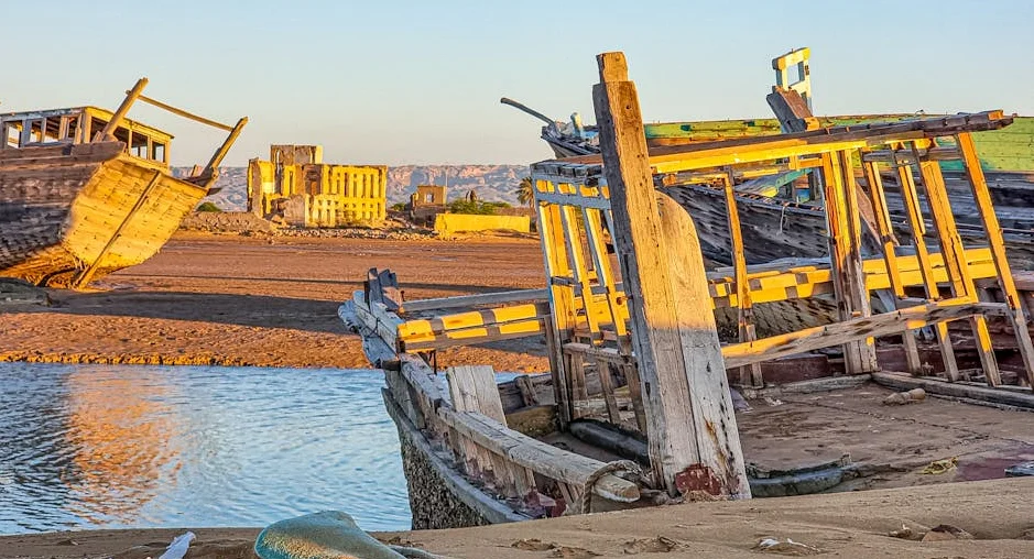 Iran launches strikes on Gulf states as US-Israeli tensions escalate