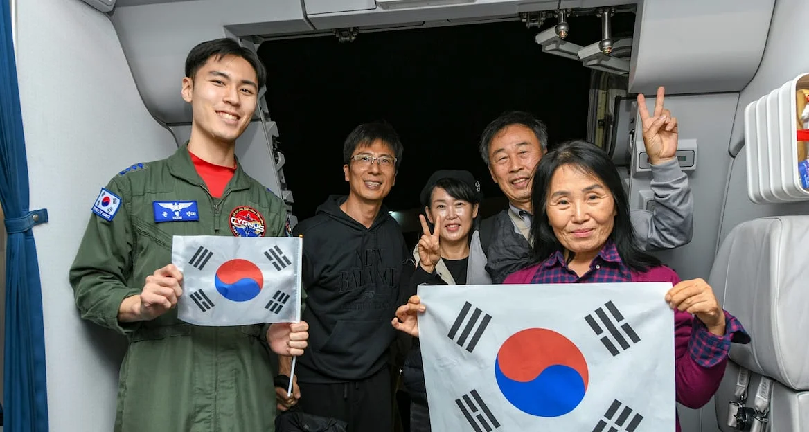 Avión militar evacúa a 204 coreanos en Arabia Saudita