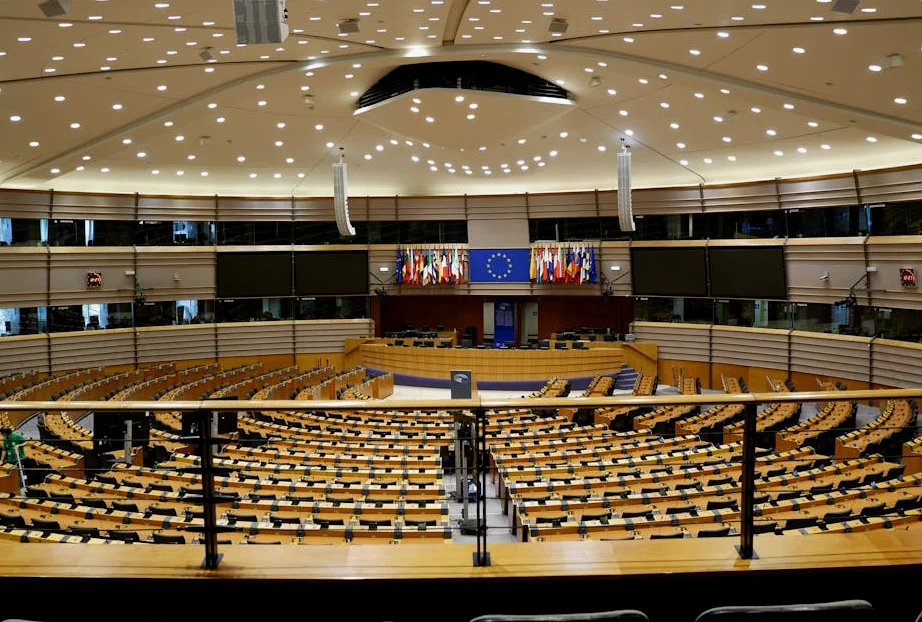 モーレル氏の影響力、ヨーロッパ政治に波及