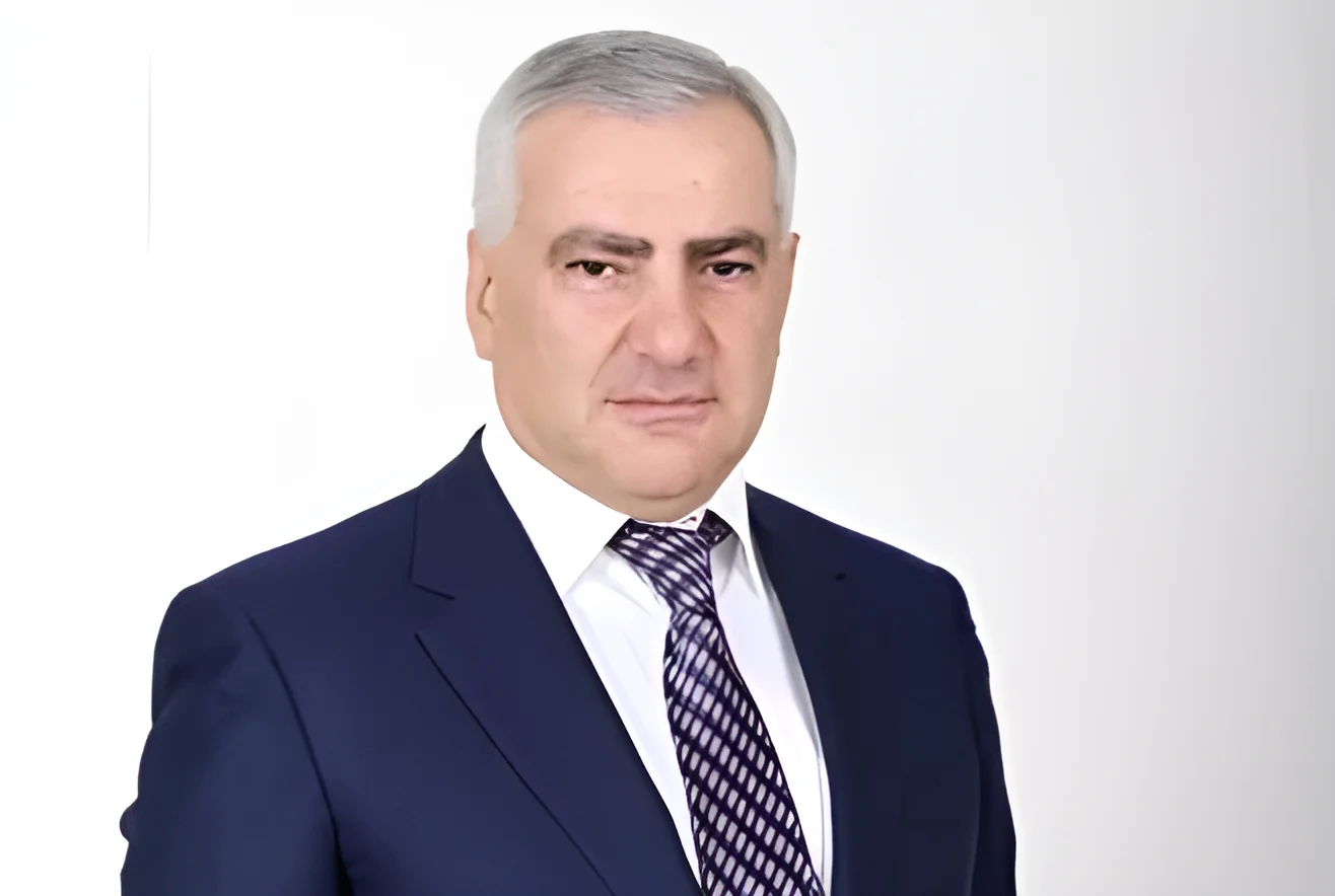 カラペティアン、「強き平和」戦略を発表