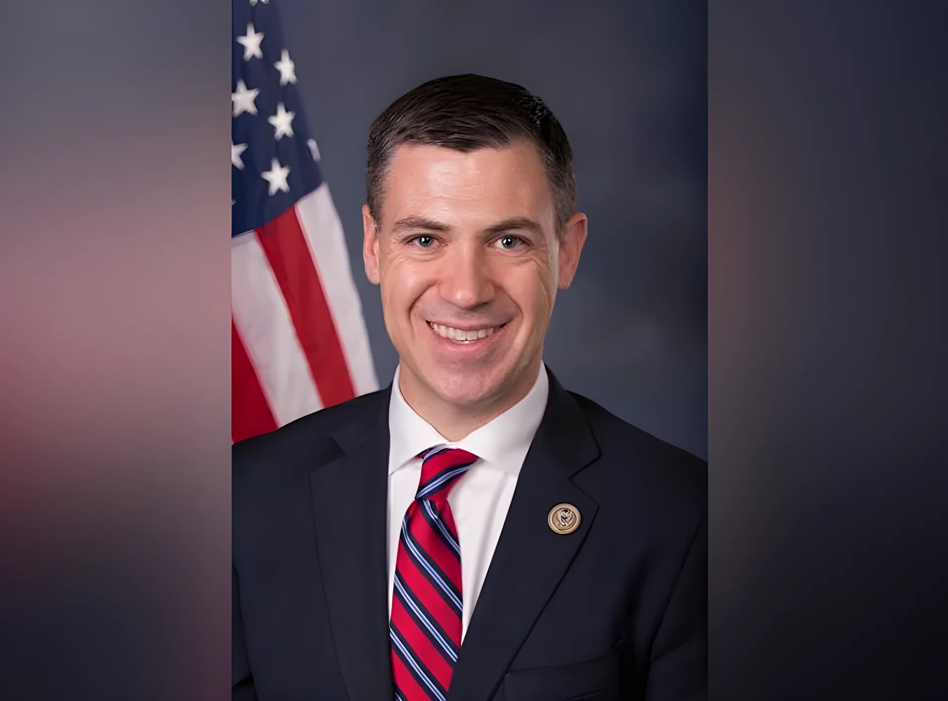 バンクス上院議員、イラン情勢に言及し遺族送還式に出席