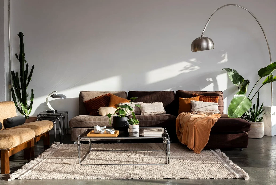 静かなグリーンデザインの台頭：天然繊維の絨毯が一時的なインテリアに取って代わる