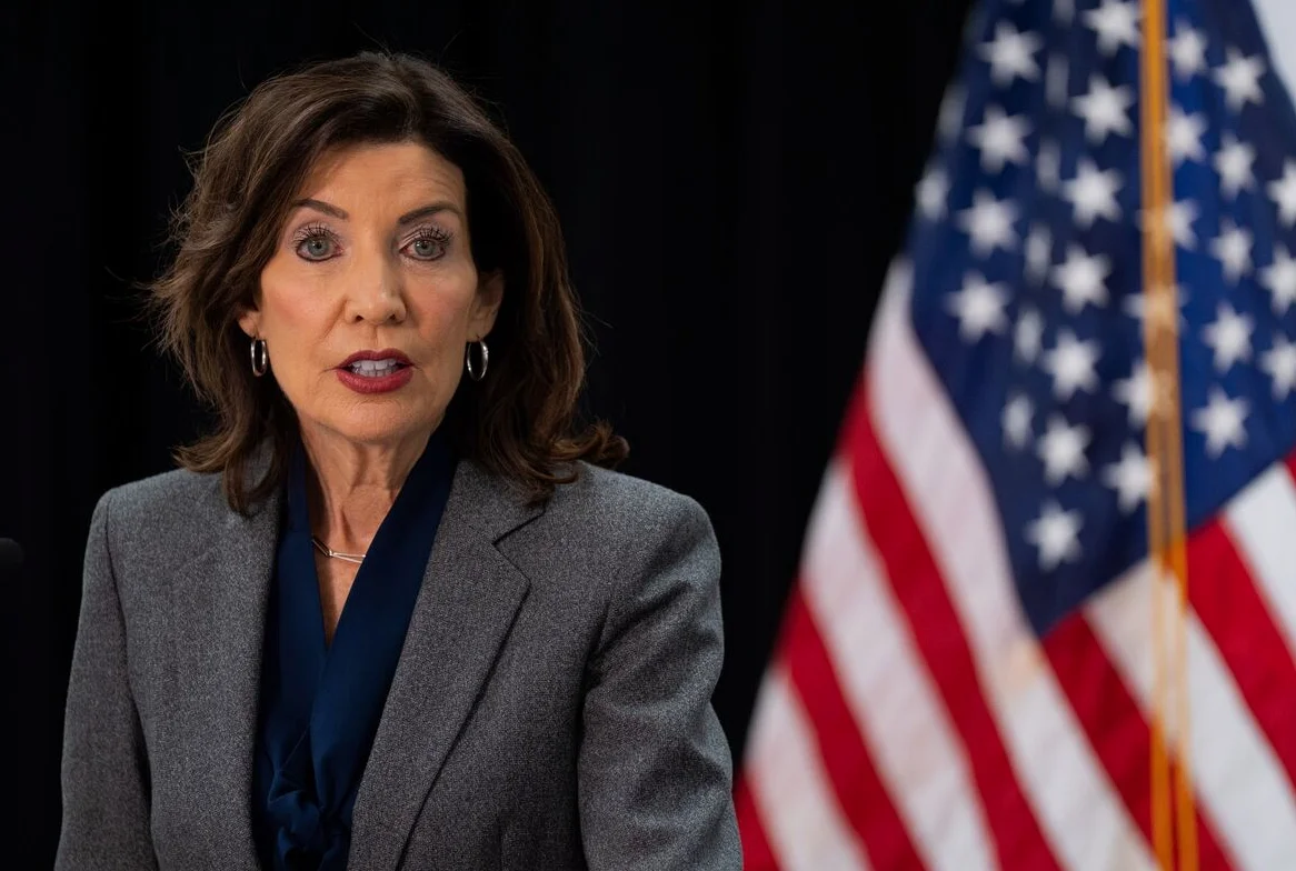 Hochul propone debilitar la ambiciosa ley climática de Nueva York