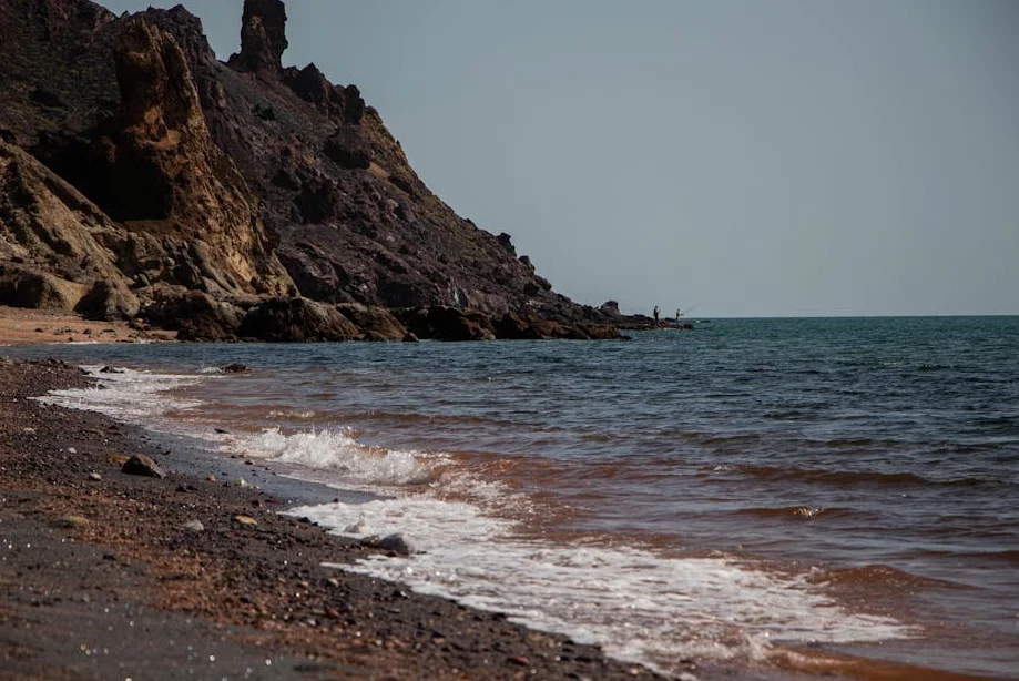 Iran Intensifies Gulf Attacks Amid Regional Tensions