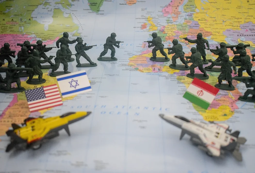 トランプとイスラエルのイラン攻撃が共和党に緊張