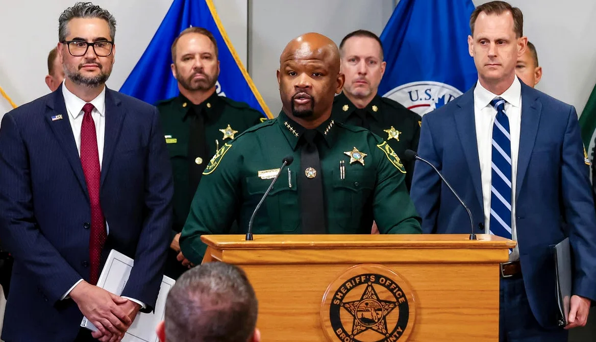 ボロード郡の副警長、性的暴行容疑で解雇