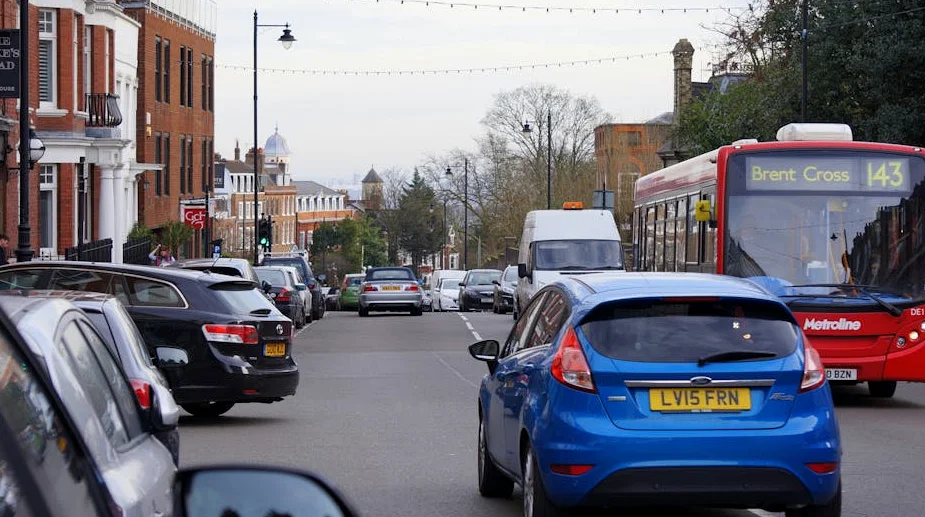 El petróleo sube con el Brent por encima de los 100 dólares el barril por tensiones en el Medio Oriente