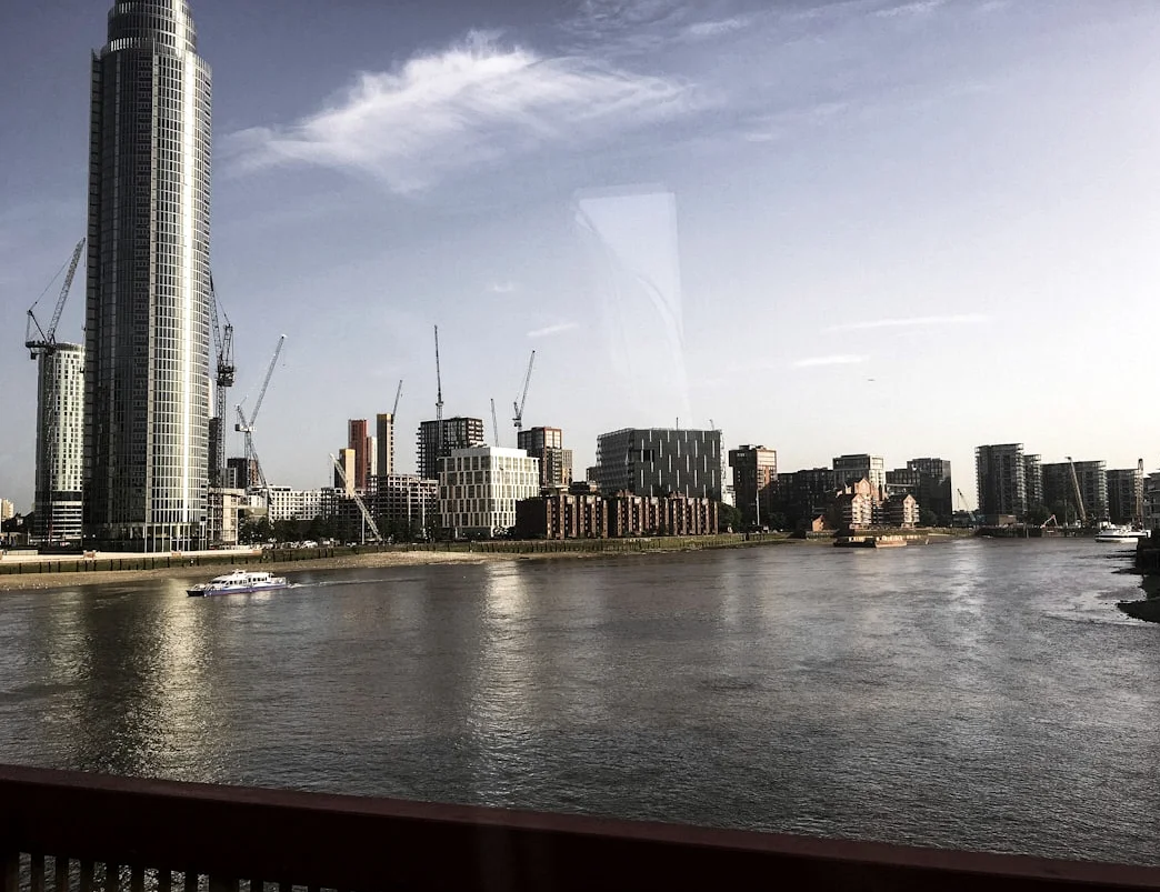 Estée Lauder y Puig analizan una posible fusión