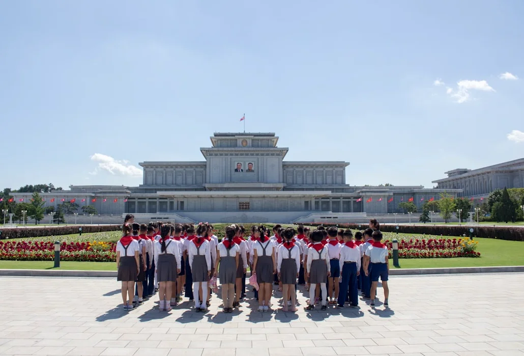 Kim verspricht, Nordkoreas Atomstatus unumkehrbar zu sichern