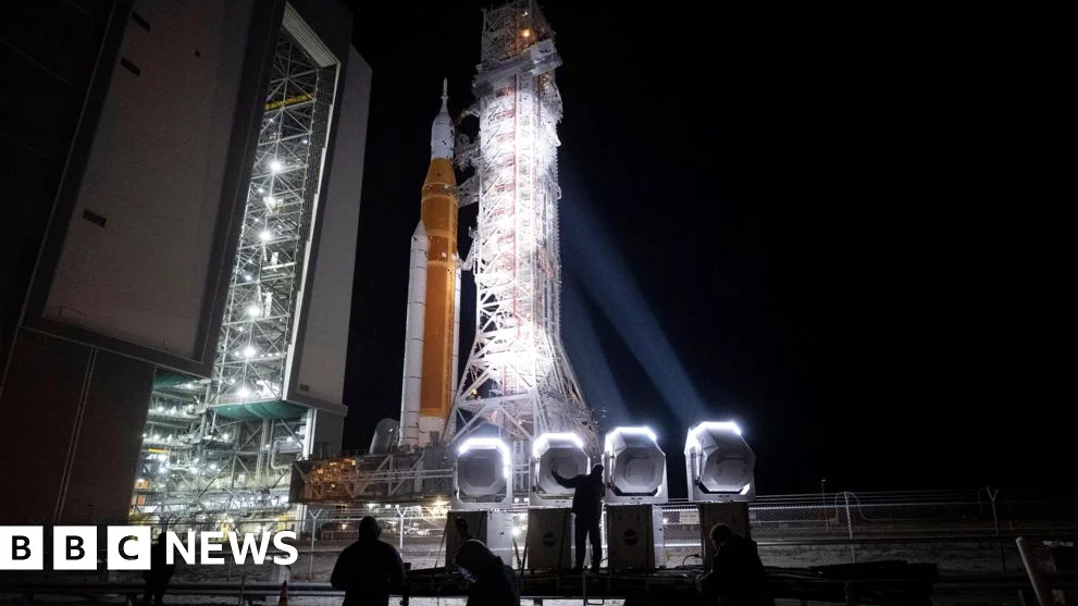 El cohete Artemis de la NASA regresa al lugar de lanzamiento para posible despegue en abril