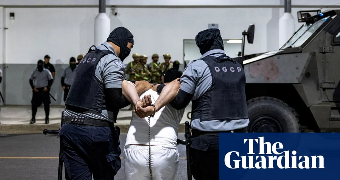 Venezolaner, die in El Salvador inhaftiert waren, berichten von Misshandlungen