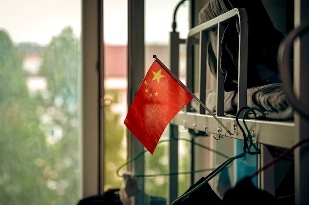 Chinese-Owned Tanker Transits Hormuz Along Iranian Coastal Route