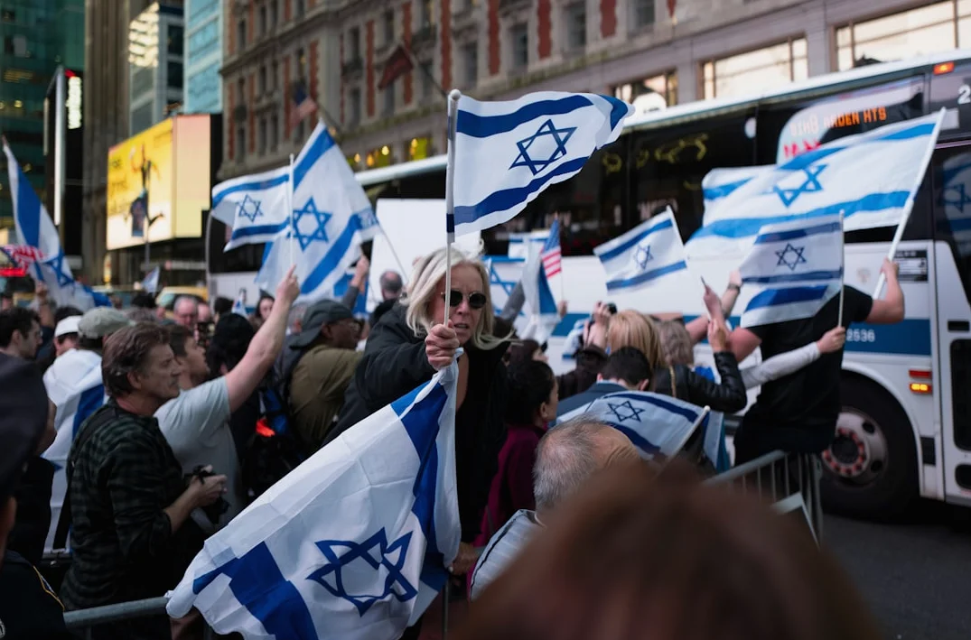 Israeli Opposition Leader Criticizes 'Multi-Front War Without Strategy'