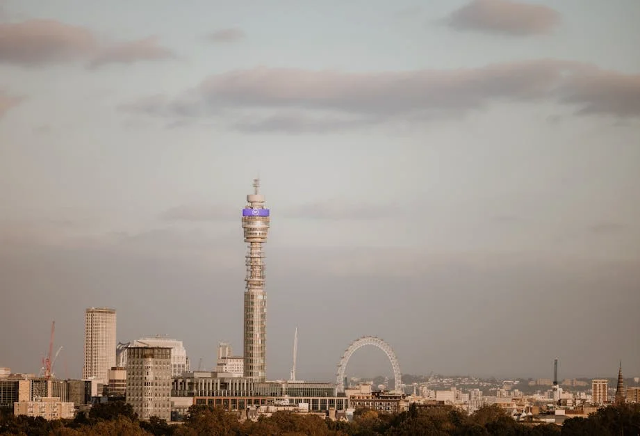 Off-Duty London Police Officer Filmed Confronting Al Jazeera Journalists