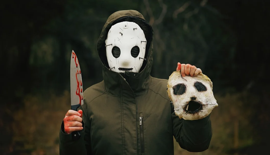 『彼らは君を殺す』、批評家から分かれた反響