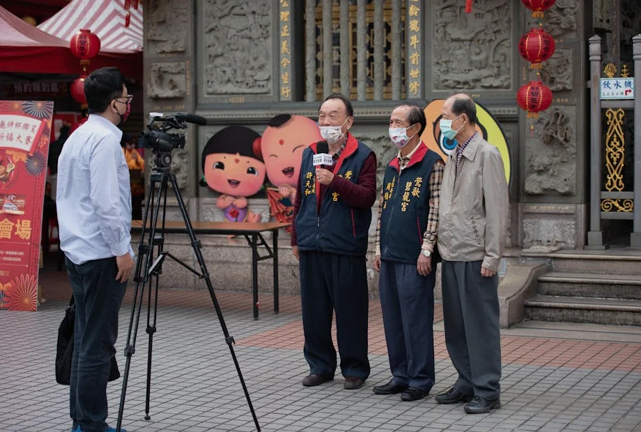 Tanqueiro chino transita por el estrecho de Ormuz por ruta costera iraní