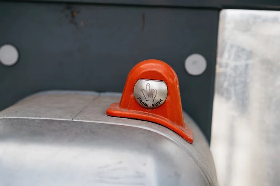 이스라엘의 끝없는 공격, 레바논 인구 위기로 몰아