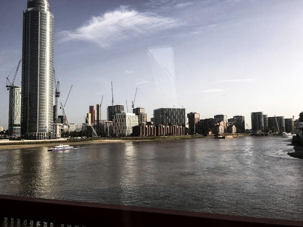 ラガーディア空港で航空機と消防車の衝突、調査続く