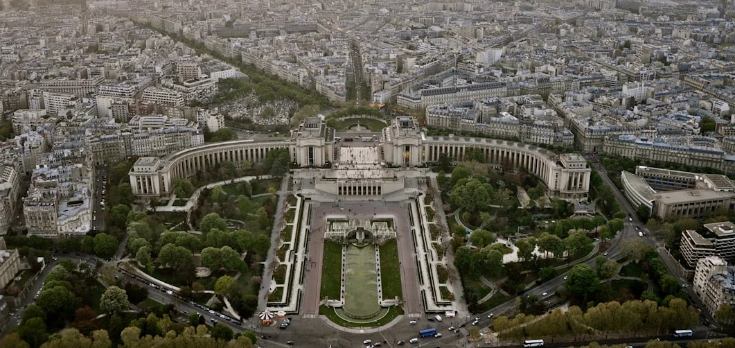 파리 시장 그레고리의 '절대 도덕성' 이념, 시험대에 오르다