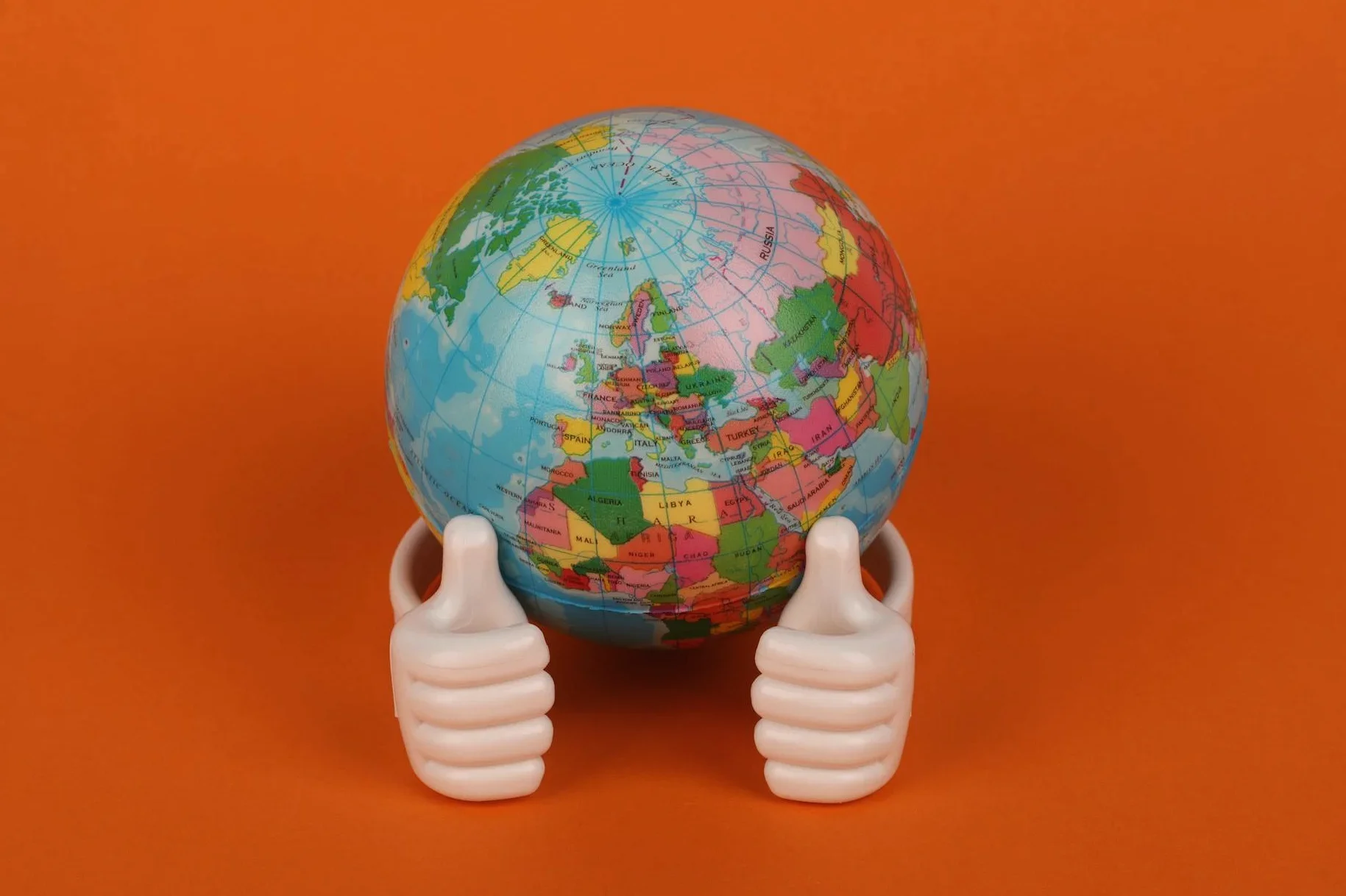 エステ・ラウダがスペインのプイグ買収へ　美容業界に大きな影響