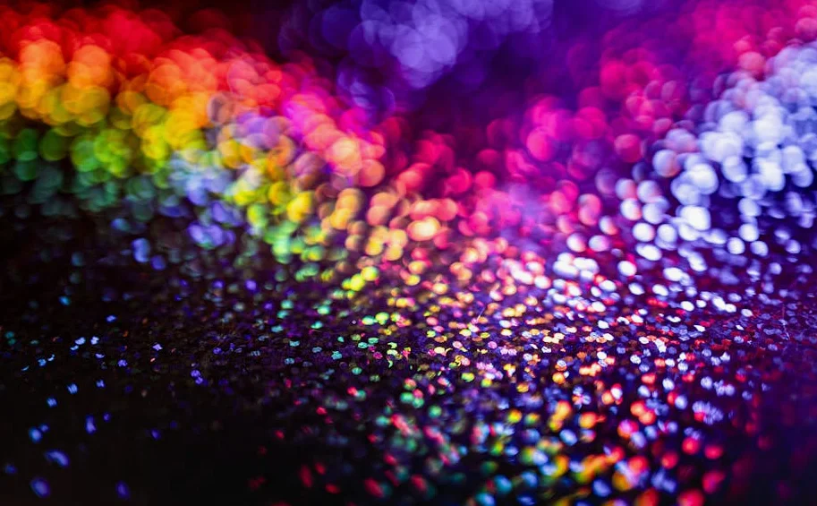 고베의 실외 컬러 스트링 라이트, 소음 논란 속 인기