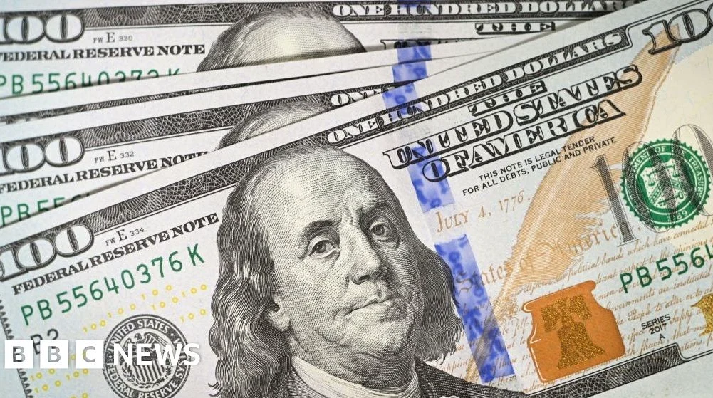 トランプ氏の署名、米ドル紙幣に記載へ　在任中の大統領として初