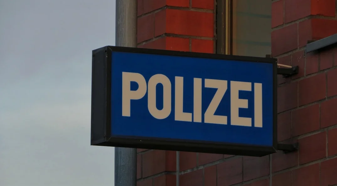 Policía británica investiga posible vínculo con Irán tras incendios en ambulancias de una organización judía