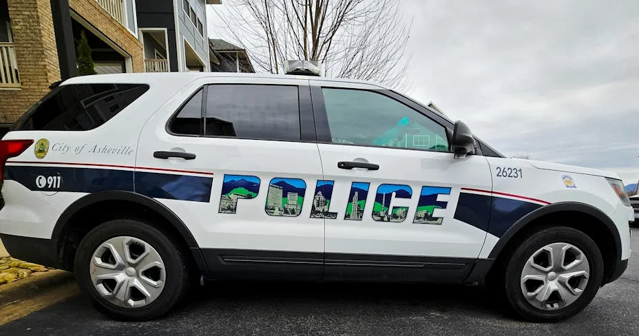 Policias británicas investigan posibles vínculos con Irán tras incendios en ambulancias de una ONG judía