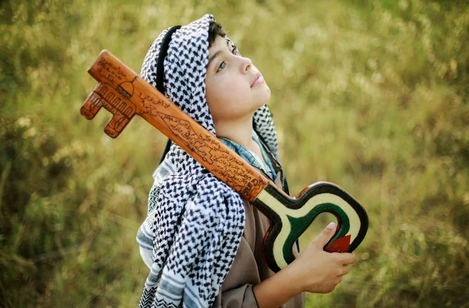 パレスチナ男性、ラファの検問所で兄弟の逮捕を語る