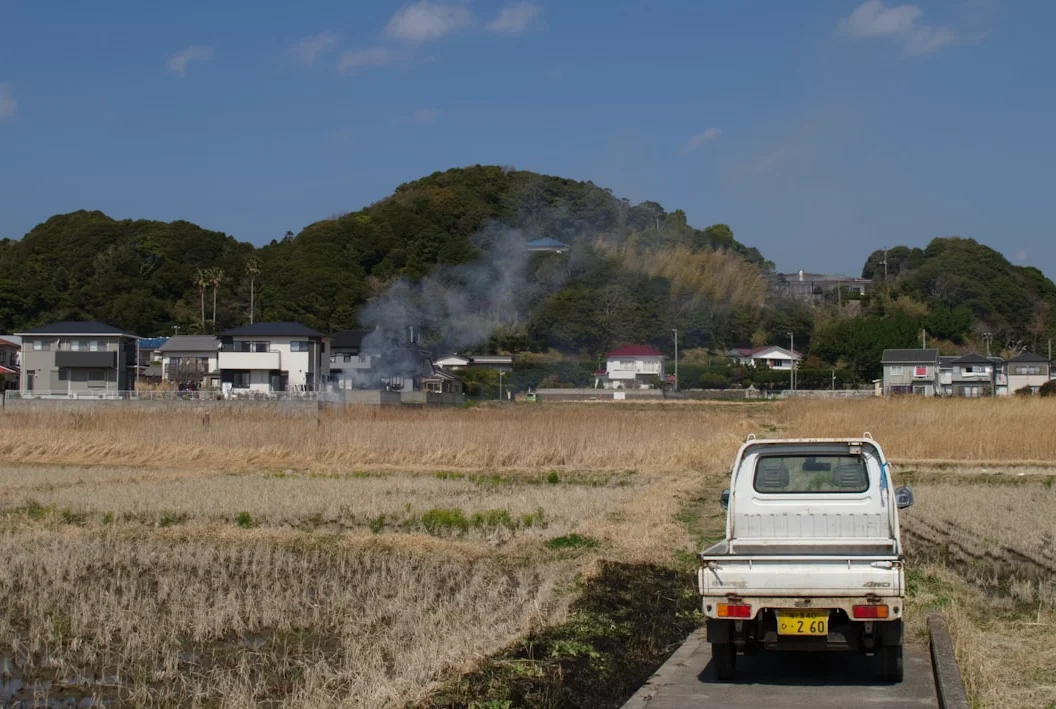 헤브론 근처 마을에서 이스라엘 정착민, 차량 점화