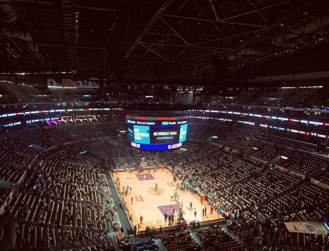 レブロン・ジェームズ、三重ダブル記録。ロサンゼルス・レイカーズがワシントン・ウィザーデンを下す