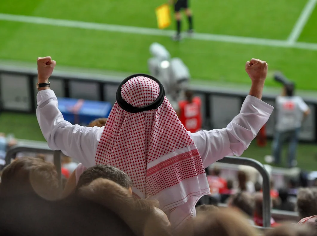 UEFA friert Euro 2028-Ticketpreise ein, während FIFA-Karten stark teurer werden