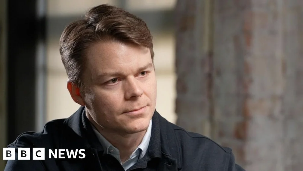 Jefe de Palantir UK afirma que el uso de IA en ataques militares es responsabilidad de las fuerzas armadas