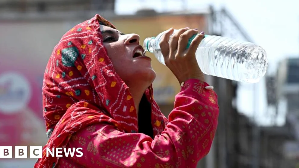Fears Cost of Water and Beer Soar as India's Scorching Summer Hits