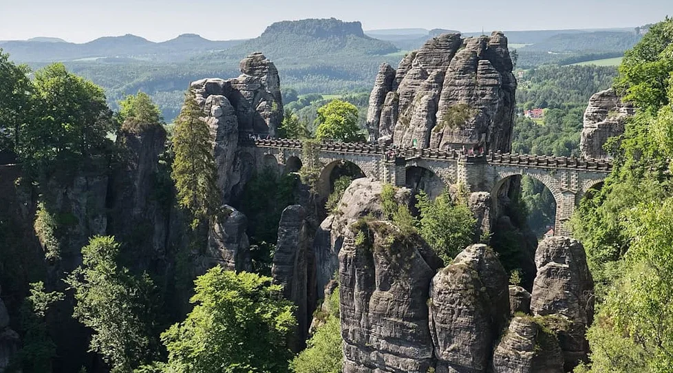 Nuevas fechas de Good Friday y desarrollo legal en abril de 2025