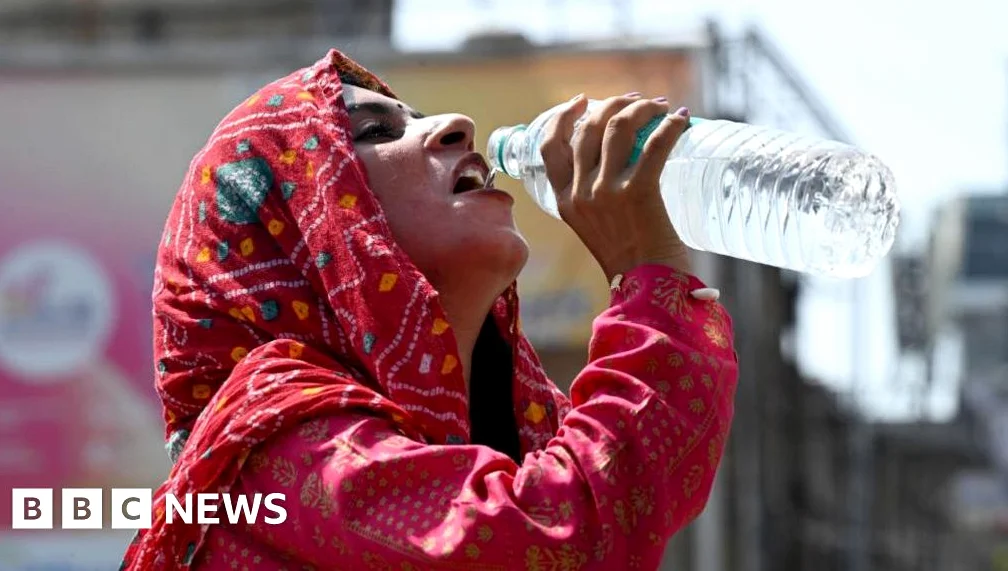 Guerra con Irán eleva precios de agua embotellada y cerveza en India